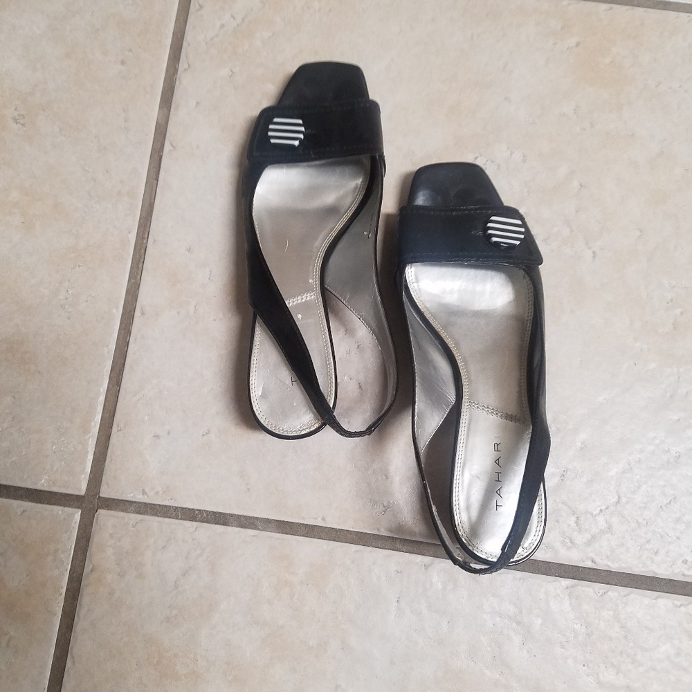 Womens Tahari sling back shoes